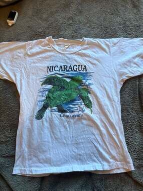 Hawaiian Tropical Nicaragua Chacocente Turtle T-Shirt Size S White
